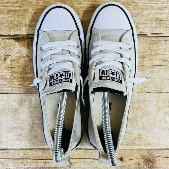 Converse Size 6 Elastic Heel Low-Top Sneakers - Picture 8 of 15